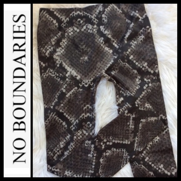 No Boundaries Pants - NWOT Snakeskin Print Leggings